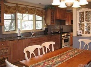61 Windmill Dr, Huntington, NY 11743