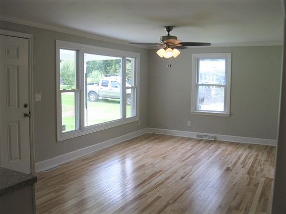 4th image of 216 Woodburn Dr