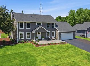 2734 Shadow Wood Ct, Chaska, MN 55318