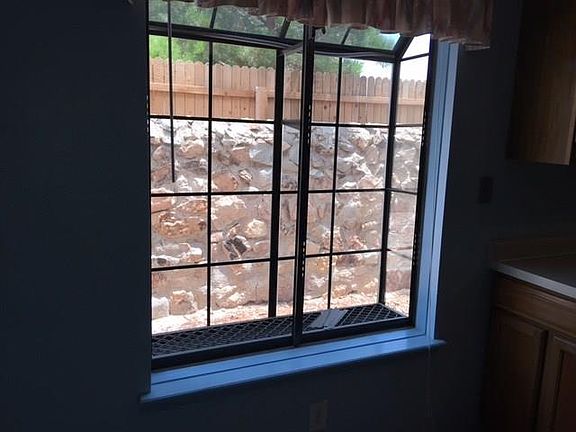 4th image of 1246 Southwestern Dr