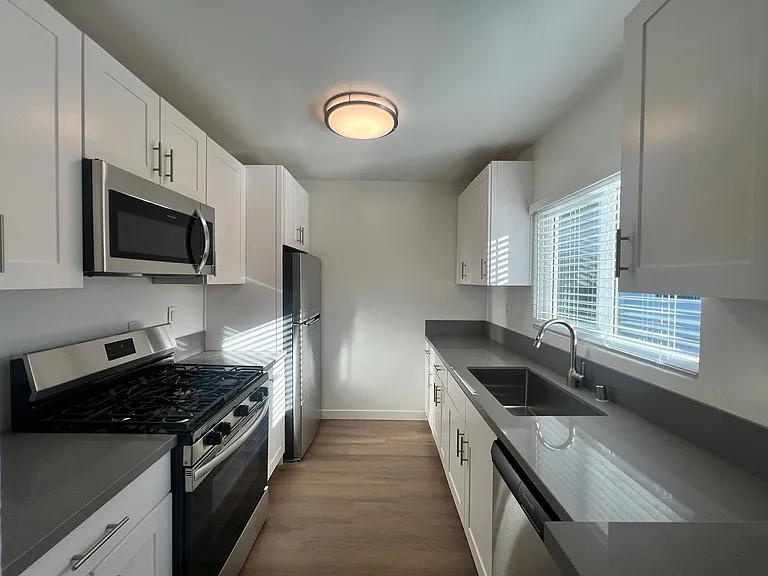 13429 Moorpark St — Photo 20