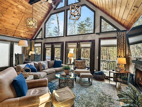 5th image of 215 Valley View Rd