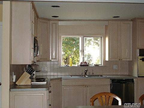 Cook's Delight Eat-in Kitchen