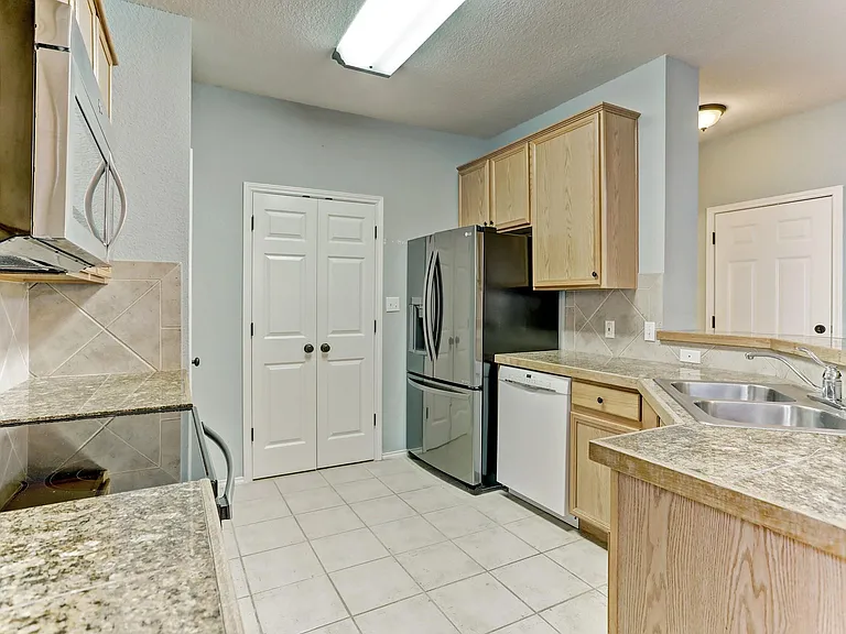 20904 Waterside Dr #3 — Photo 6