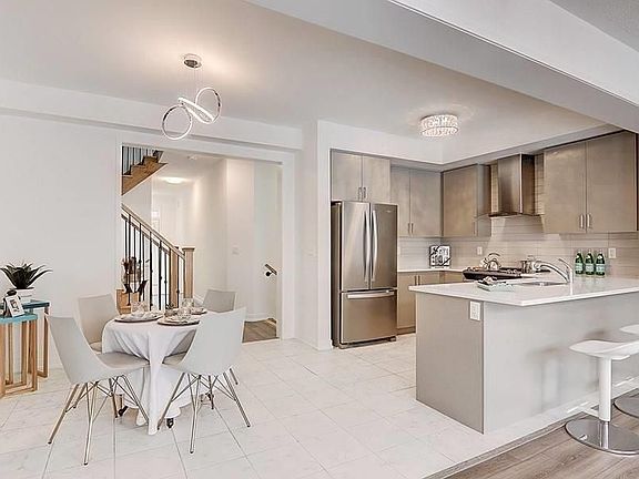 2nd image of 56 Dundonald Trl