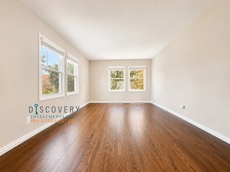 Eagle Ave. 2529 — Photo 9