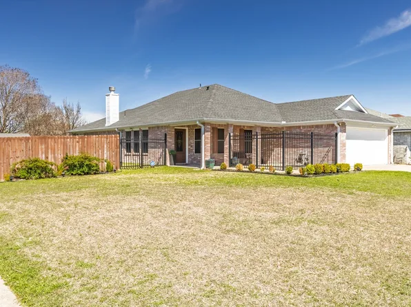 108 Red Cloud Dr, Greenville, TX 75402