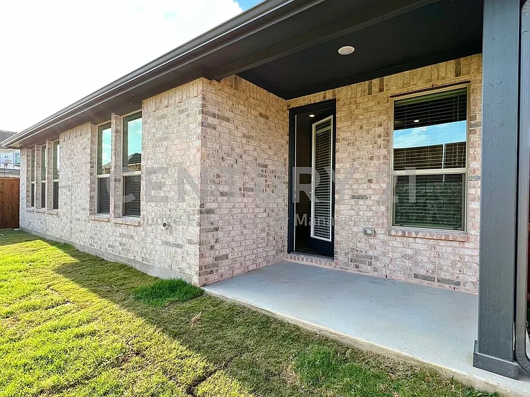 1310 Sundance Ln — Photo 16