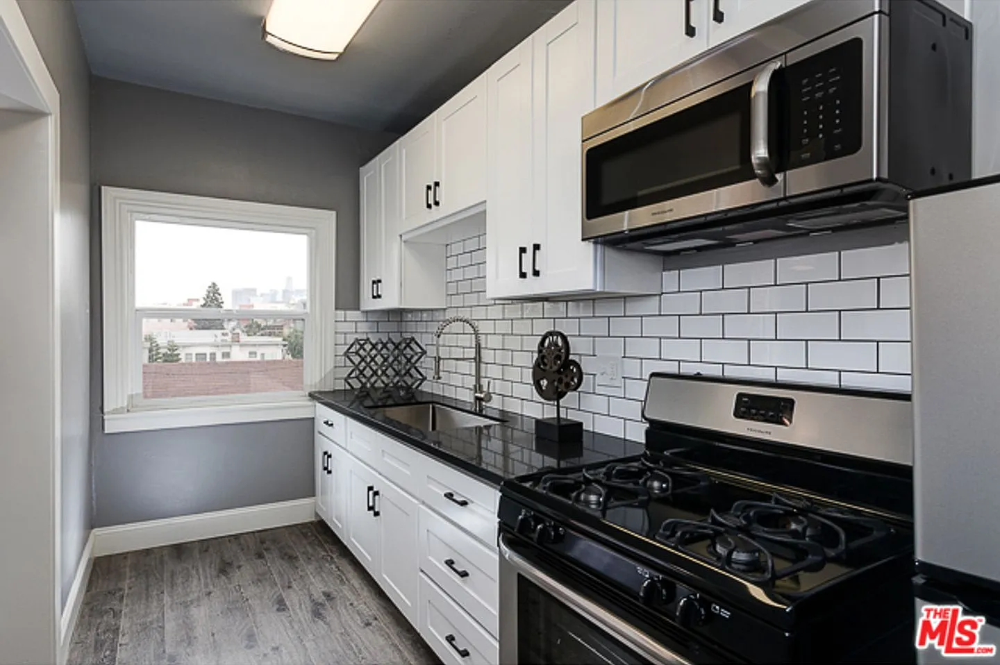 2921 Francis Ave., Los Angeles — Photo 2