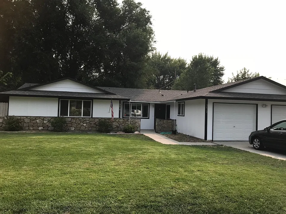 3672 N Collister Dr