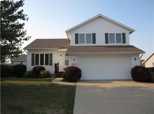 2440 Hillview Dr, Marion, IA 52302