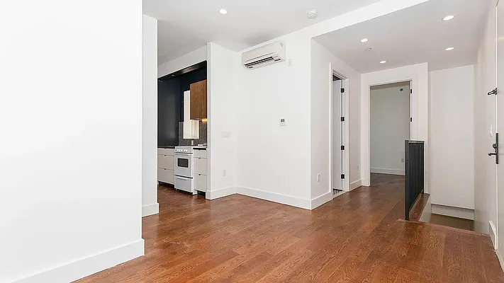 Rented by Nooklyn NYC LLC | media 18