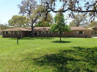 153 Oak Wood Rd E, Kerrville, TX 78028