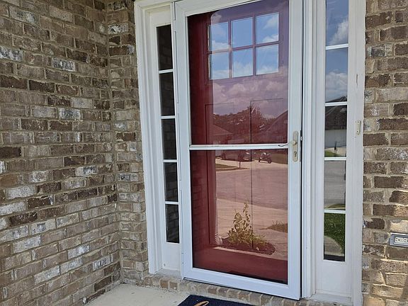2nd image of 305 Stonecreek Cir