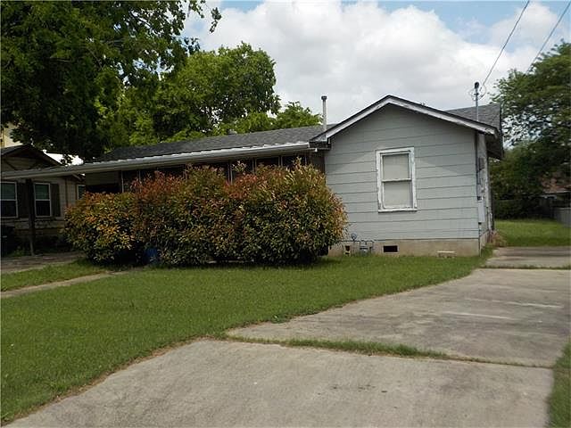 2nd image of 2004 Alegria Rd