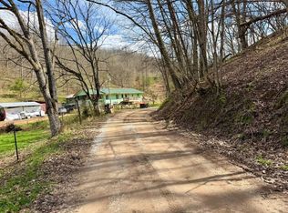 2112 & 2114 Noble Rdg, Reedy, WV