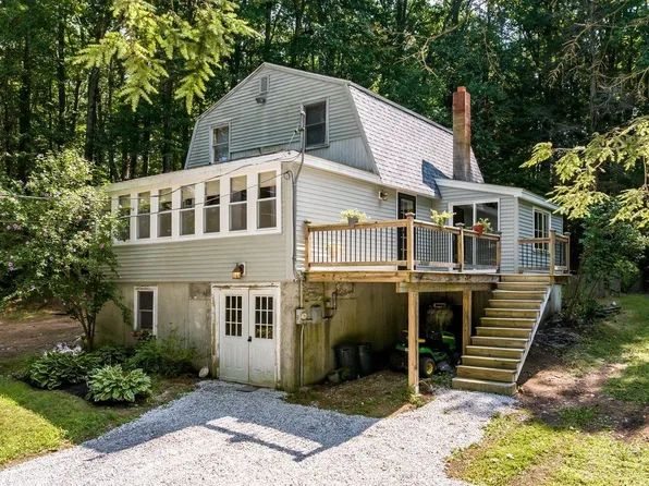 19 Pinecrest Road, Raymond, NH 03077