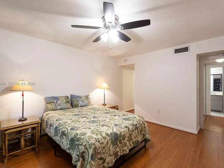 1205 Mariposa Ave #428 — Photo 8