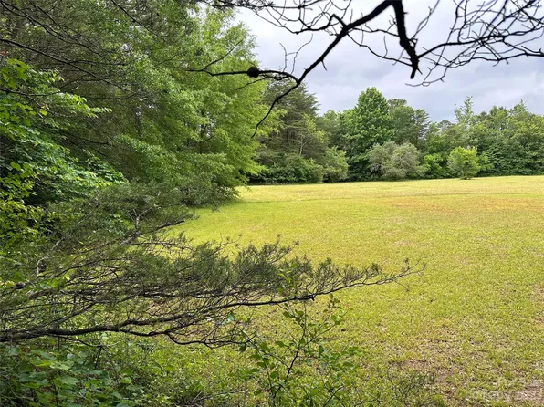 32nd St SW, Hickory, NC 28602