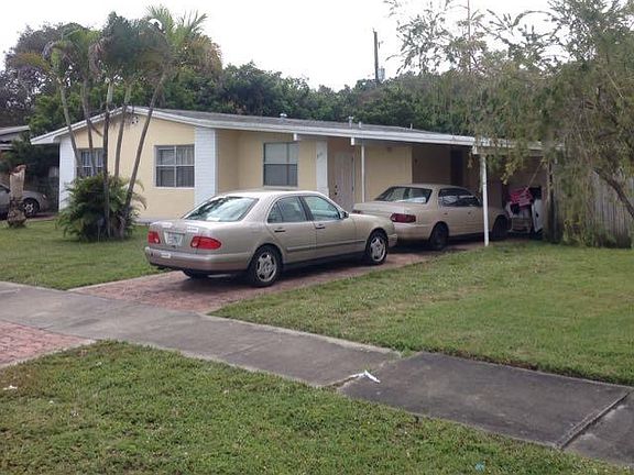 4th image of 810 NW 168th Dr