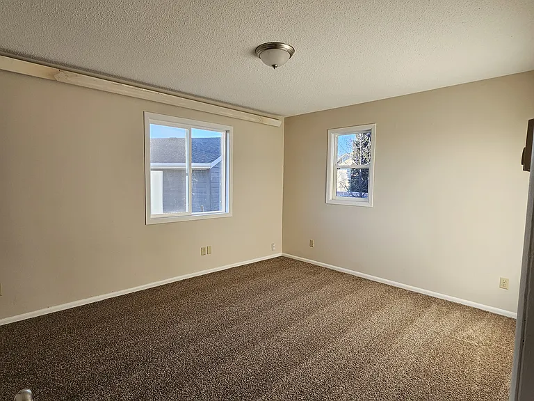 3233 Johnston Ln — Photo 13