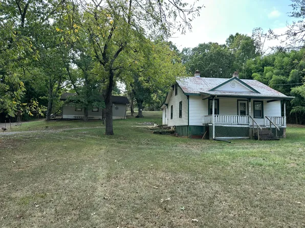140 Flower Ln, Lexington, VA 24450