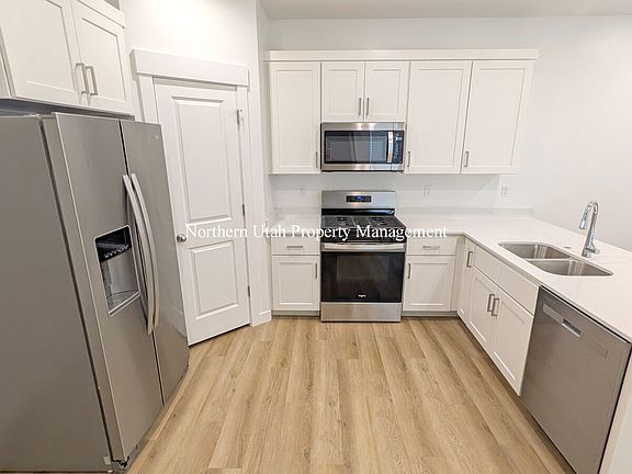 4th image of 104 W 925 N