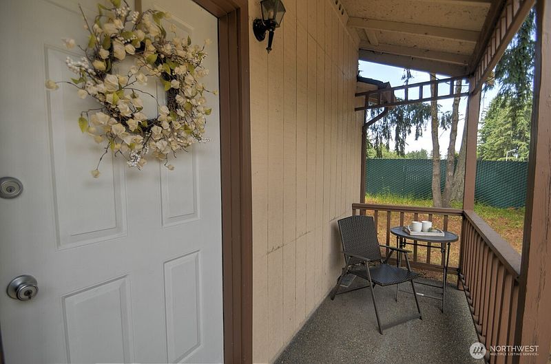 2nd image of 571 Malibu Drive SE