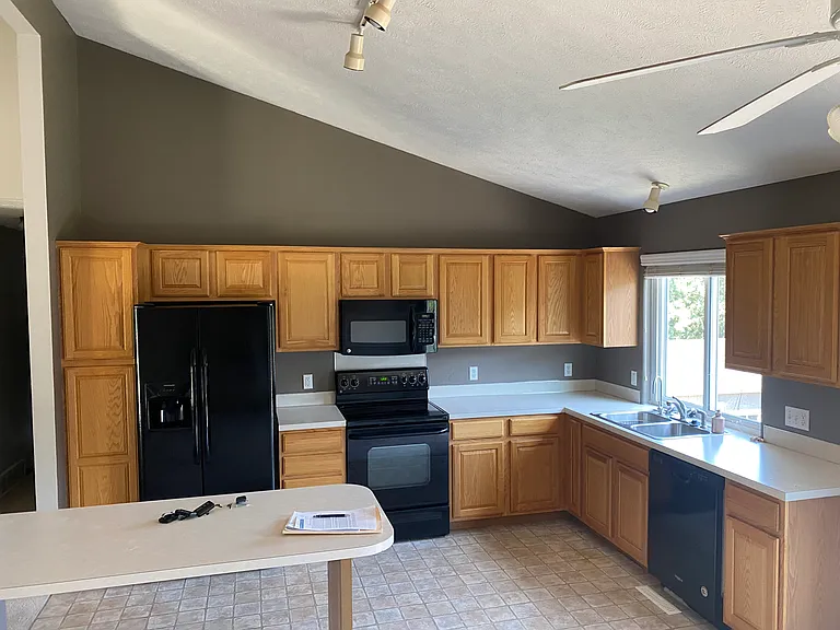 5817 S 186th Ave — Photo 4
