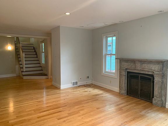 3rd image of 734 Jefferson St NE Unit B