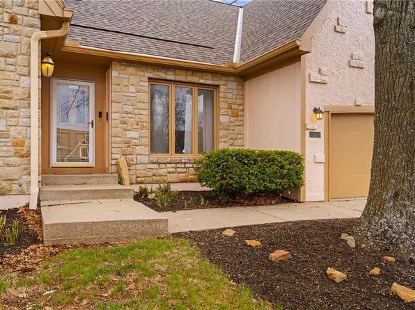 5826 Oakview St, Shawnee, KS 66216
