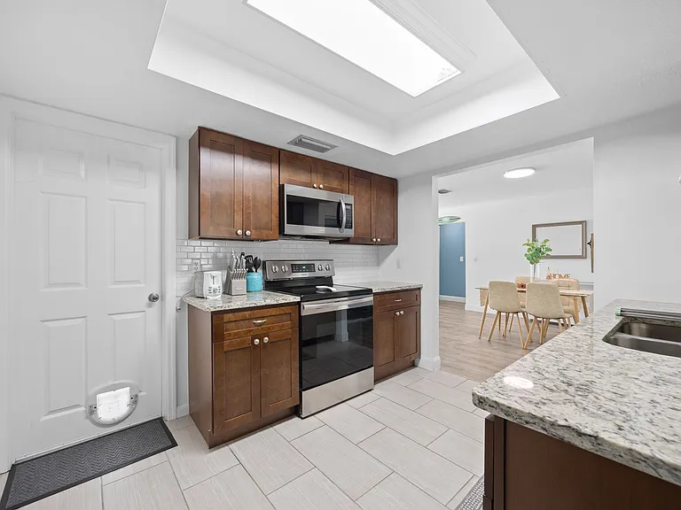 532 Roosevelt Ave #532 — Photo 14