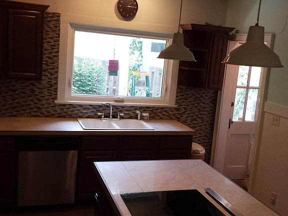 4th image of 301 Lake Forest Dr