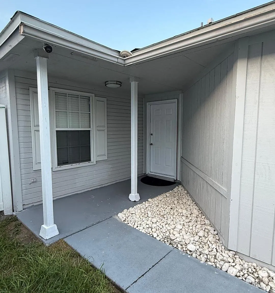 3 bed, 1250 sqft, $2,100 — Photo 3