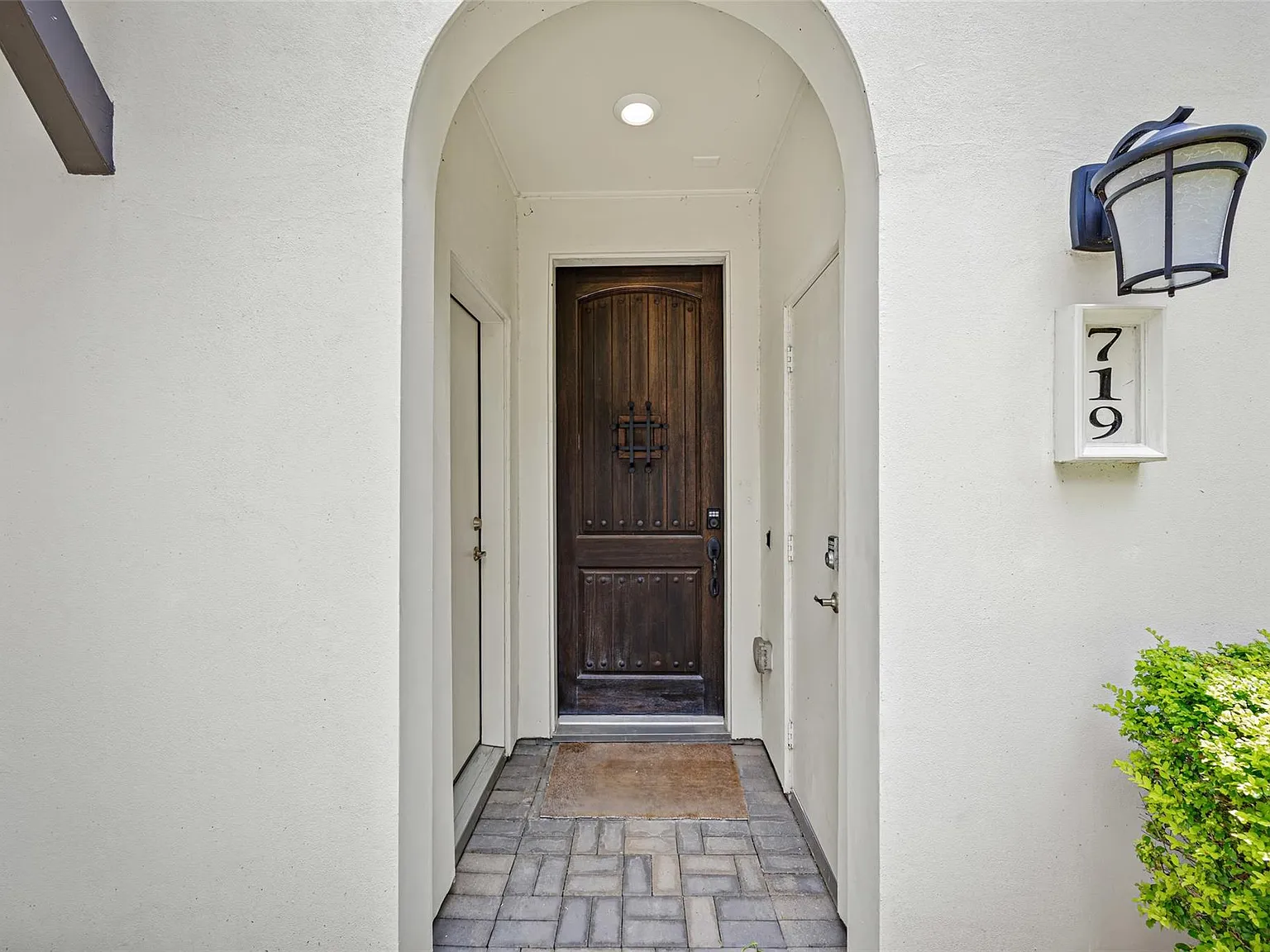3 bed, 3.5 bath, 2201 sqft, $4,200 — Photo 4