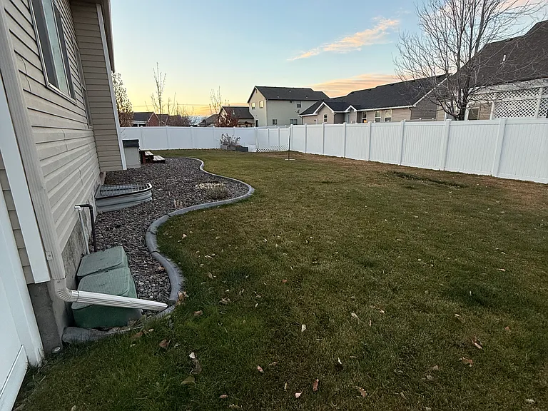 Bainbridge Ln — Photo 14