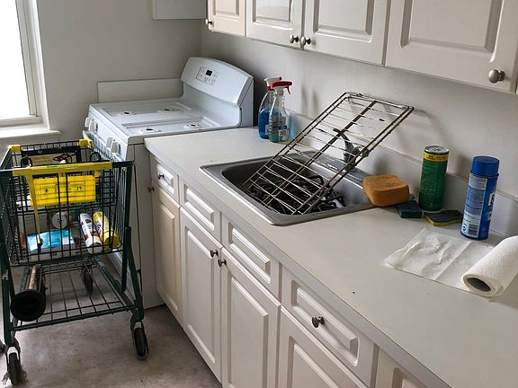 5th image of 206 Parkway N #4A