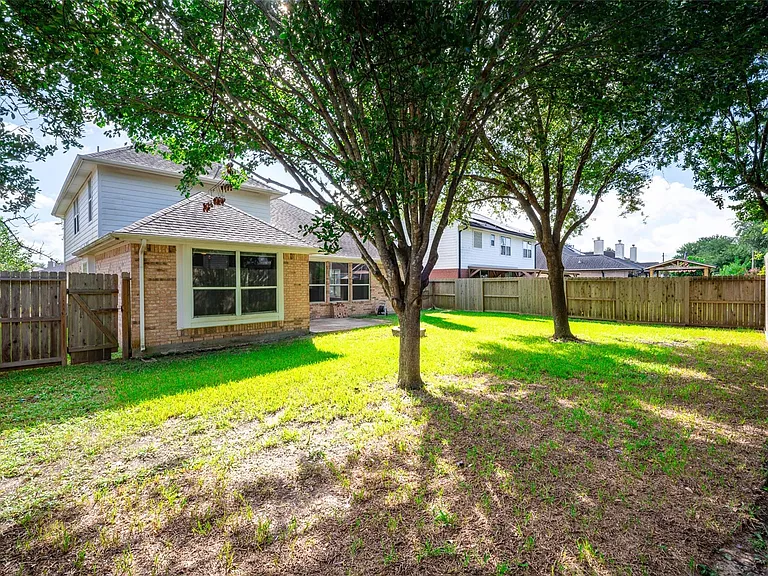 406 Stockbridge Ln — Photo 31