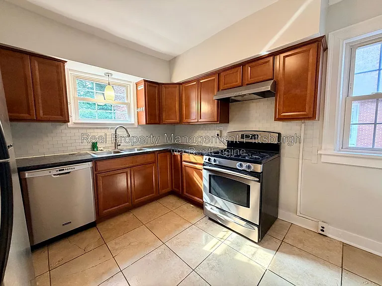 113 Bayard Pl — Photo 6