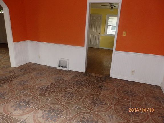 5th image of 957 W John St