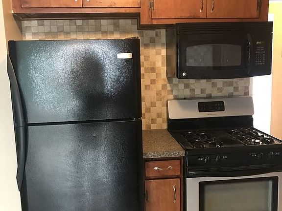 5th image of 28058 Rosemont St