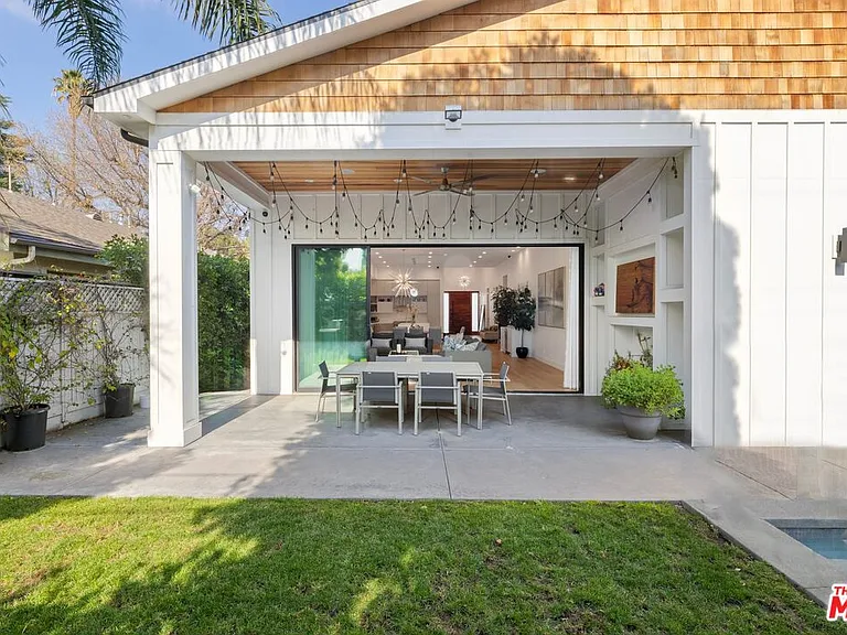 15030 Hartsook St — Photo 32