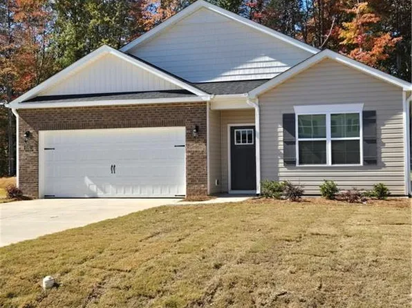 162 Sugarberry Dr #14, Stokesdale, NC 27357