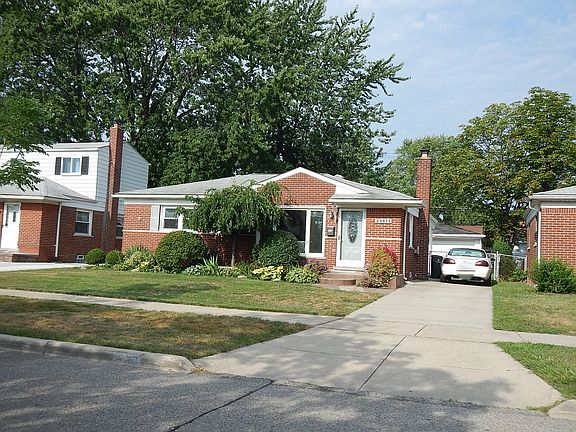 3rd image of 24613 Harmon St