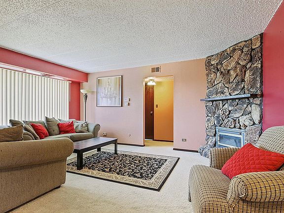 4th image of 13613 S Lamon Ave #618