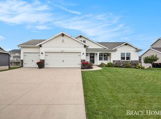 6571 Maria Dr, Hudsonville, MI