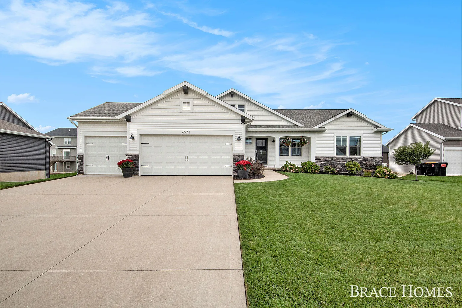 6571 Maria Dr photo 1