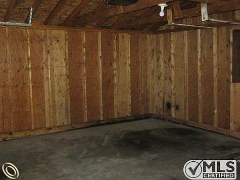 261-906403 Inside Garage.JPG