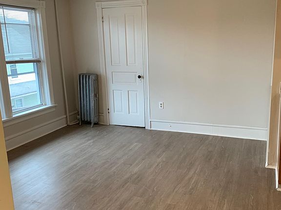 3rd image of 1037 Hepburn St Floor 2