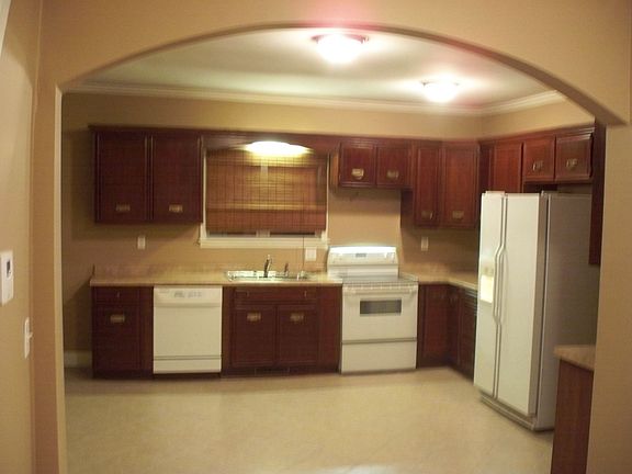KITCHEN WITH ARCH LOTS OF UPDATED CABINETS APPLIANCES REMAIN